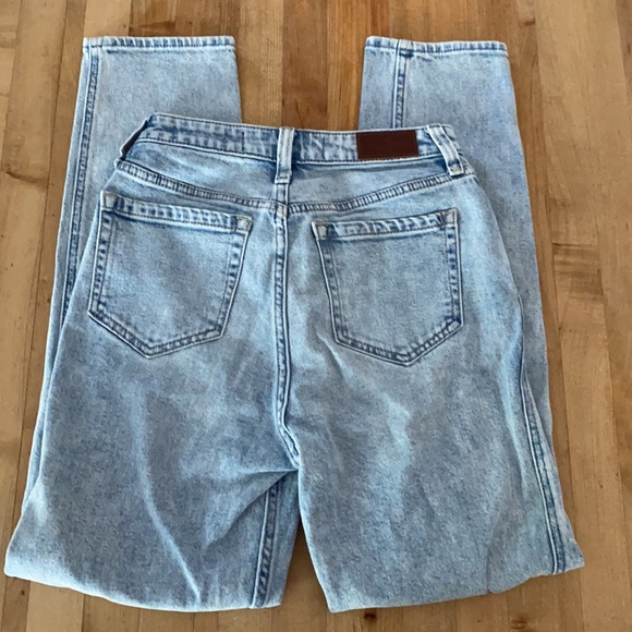 Mom Jeans! - Picture 3 of 4